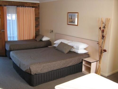 Motel Highway 4*
